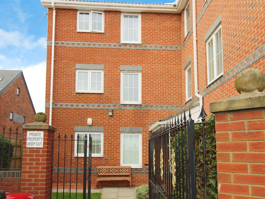 2 bed flat for sale in Ashdale Court, Sunderland SR6, £130,000