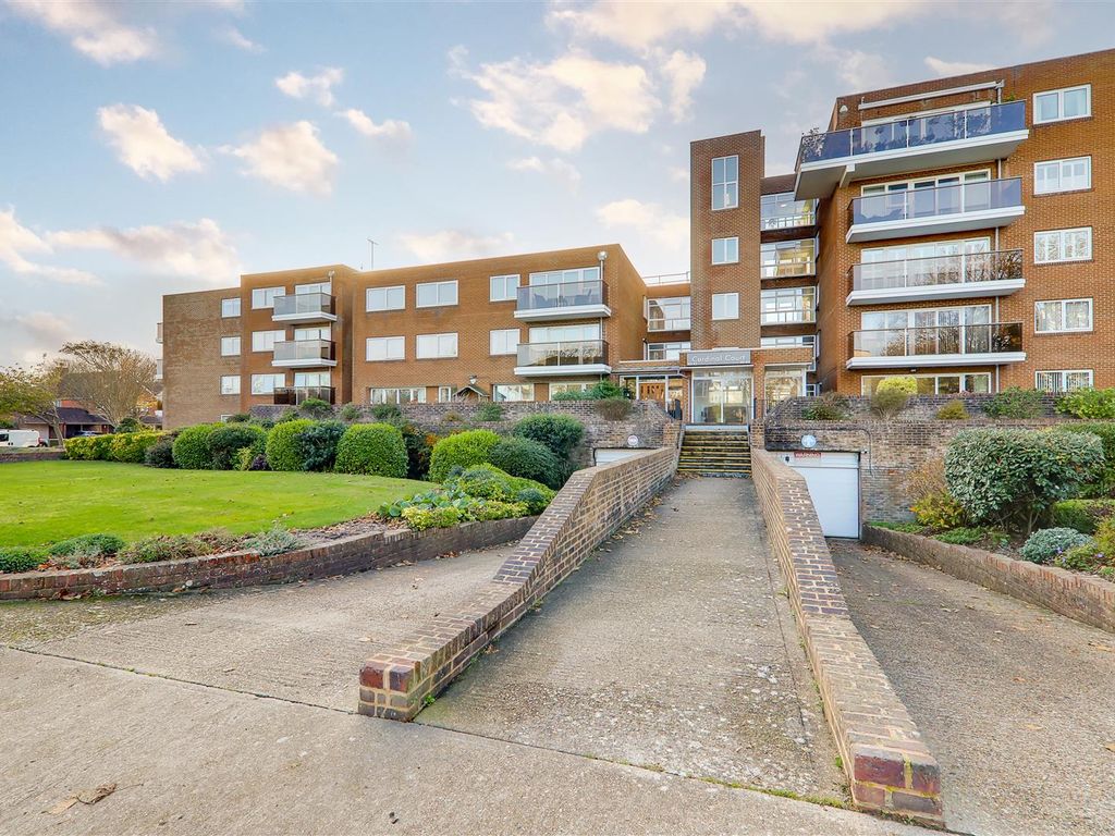 3 bed flat for sale in Cardinal Court, Grand Avenue, Worthing BN11, £440,000