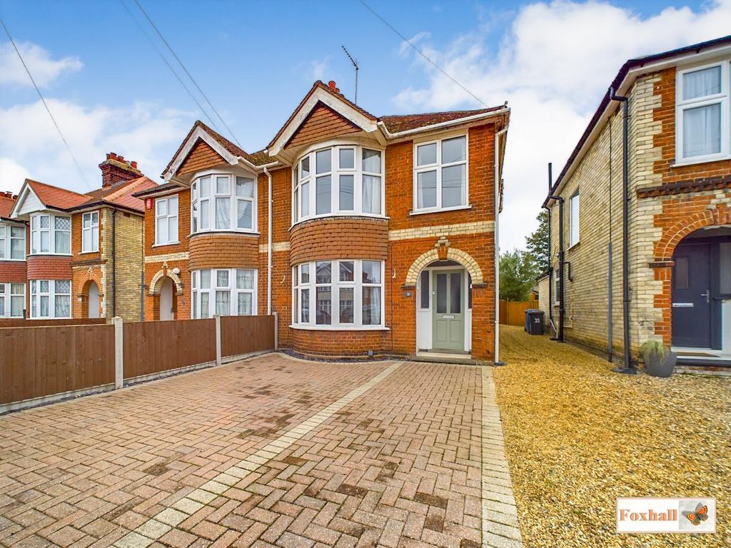 3 bed semi-detached house for sale in Elmhurst Drive, Ipswich IP3, £285,000