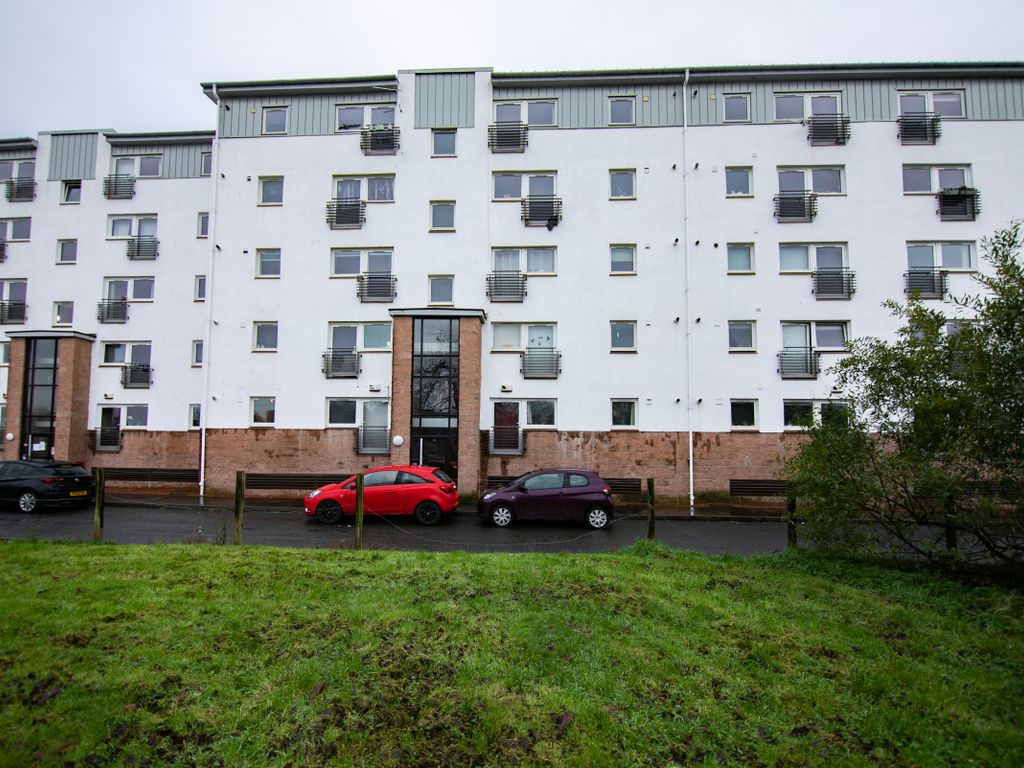 2 bed flat for sale in Curle Street, Glasgow G14, £95,000