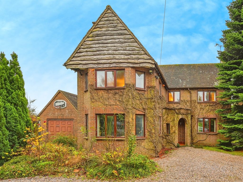 3 bed detached house for sale in Windmill Lane, Ashbourne DE6, £795,000