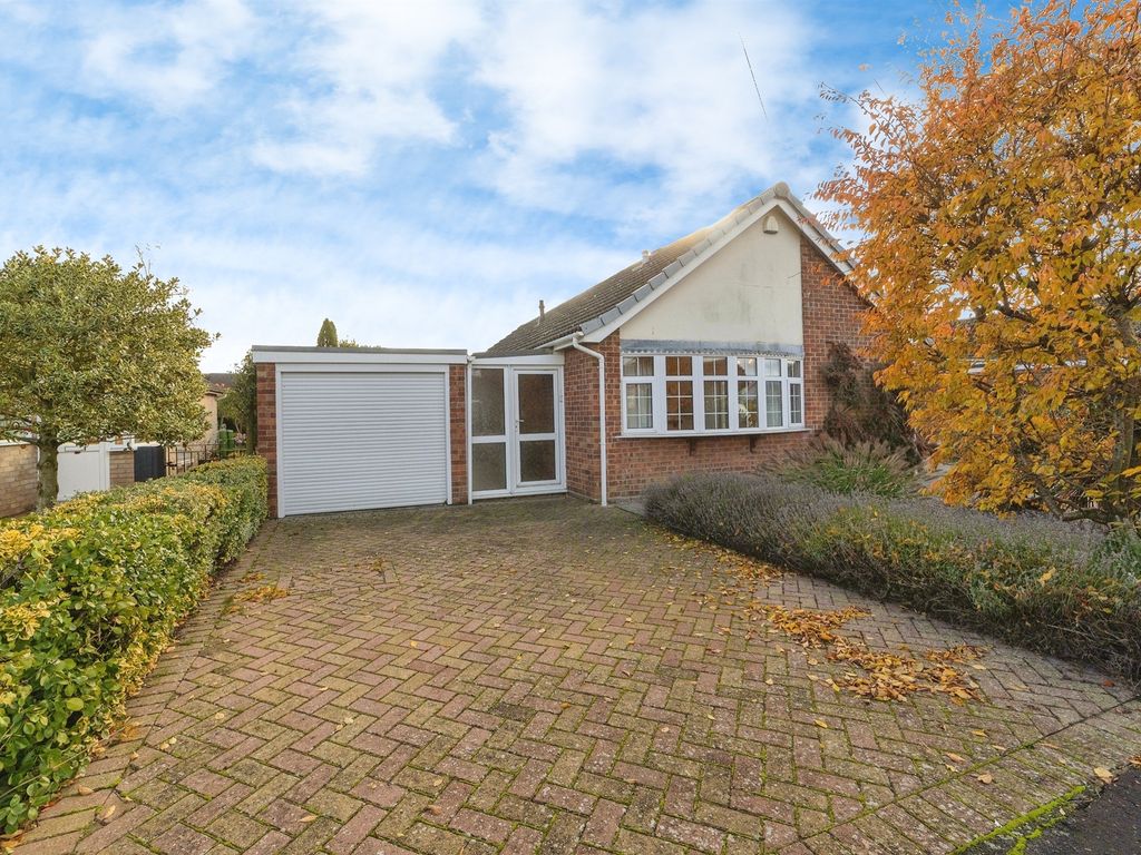 3 bed detached bungalow for sale in Dunnett Close, Attleborough NR17, £300,000