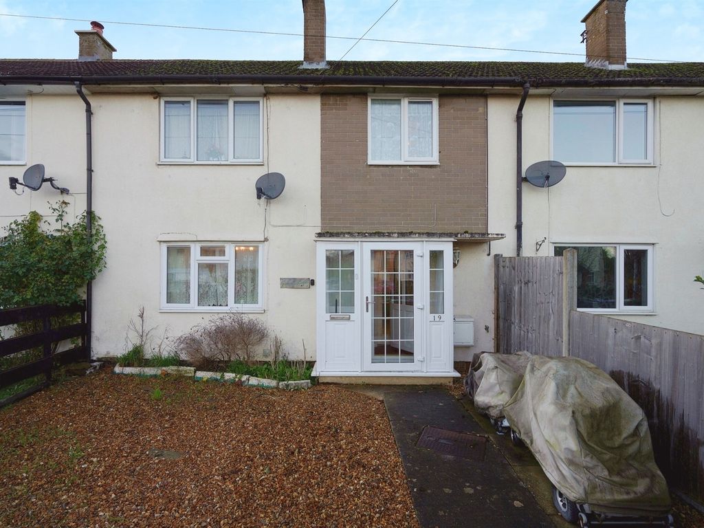 3 bed terraced house for sale in Newcroft Road, Calne SN11, £140,000