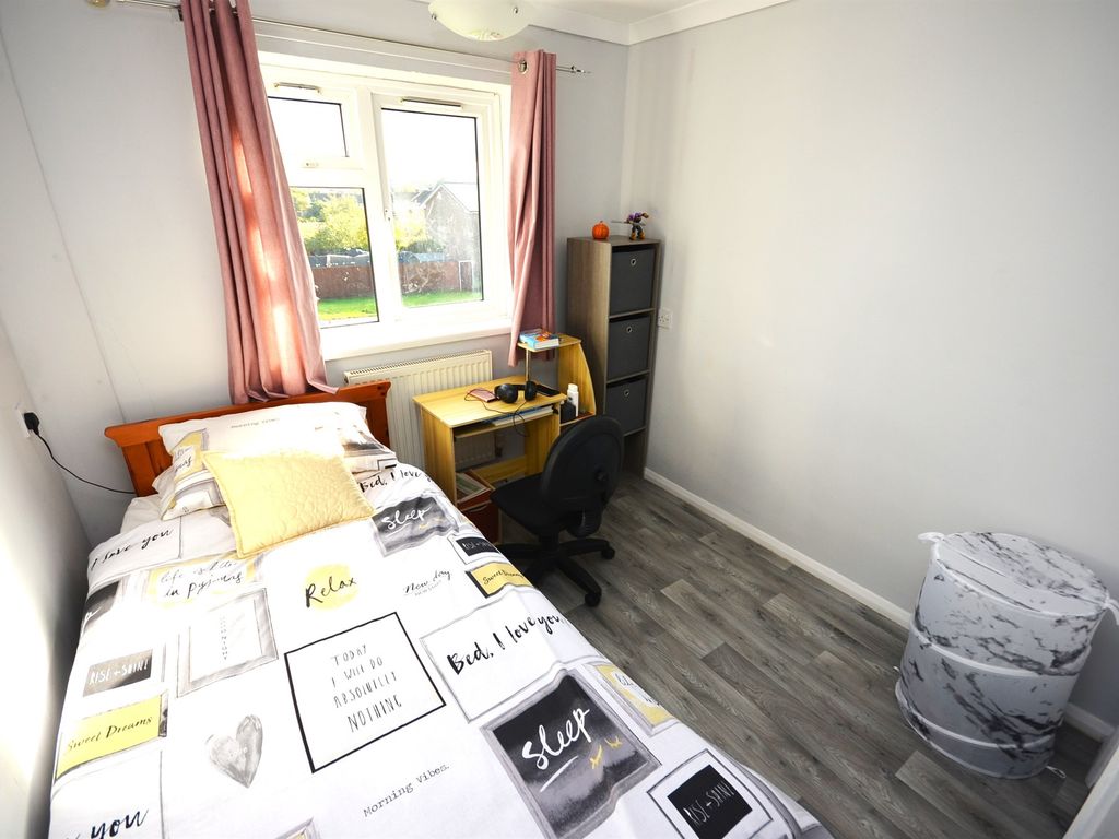 2 bed flat for sale in Wingate Close, Braintree CM7, £160,000