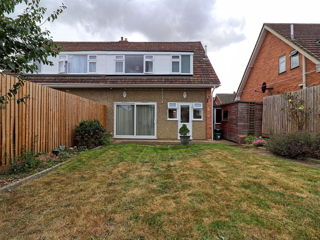 3 bed detached house for sale in Beadon Drive, Braintree, Essex CM7, £320,000