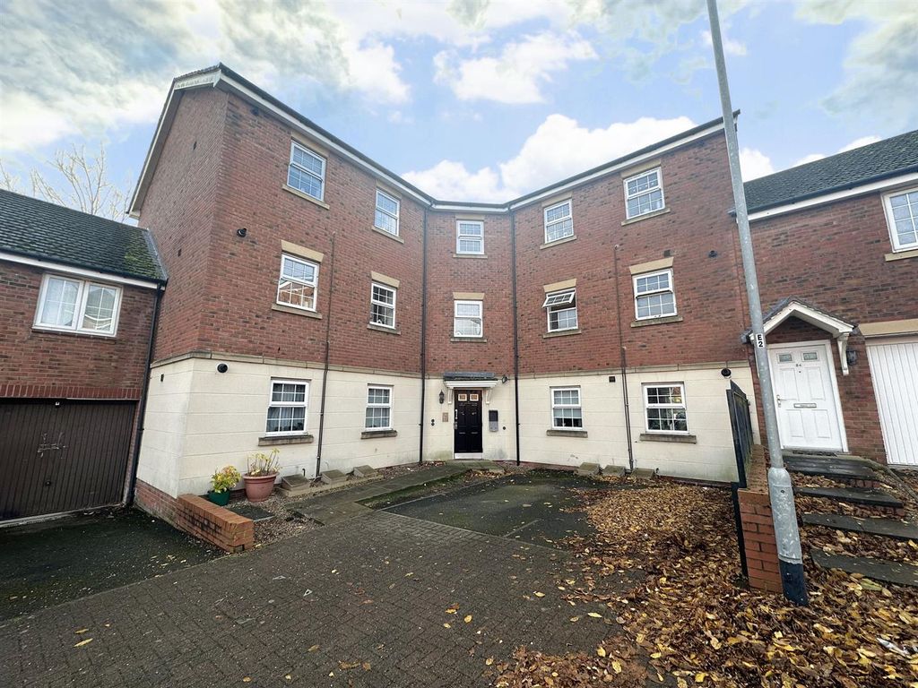 2 bed flat for sale in Flatts Lane, Calverton, Nottingham NG14, £105,000