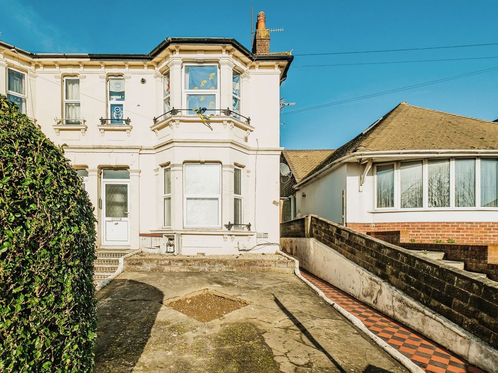 1 bed flat for sale in Old Shoreham Road, Portslade, Brighton BN41, £180,000
