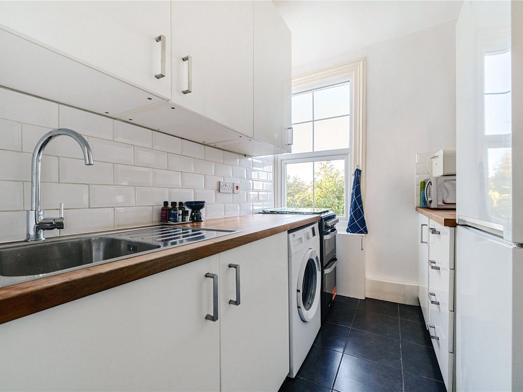 2 bed flat for sale in Park Road, High Barnet, Barnet EN5, £425,000