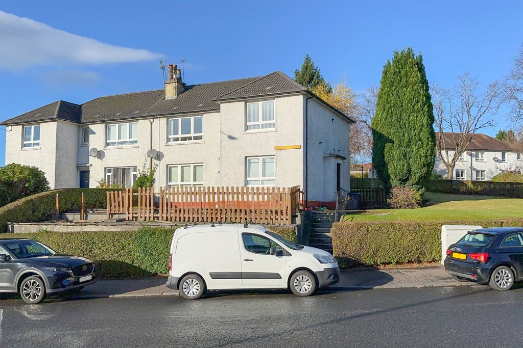 2 bed flat for sale in Duntocher Road, Clydebank G81, £105,000