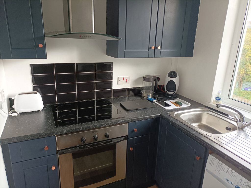 2 bed flat for sale in Eden Court, Carlisle CA3, £60,000