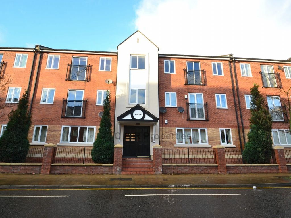3 bed flat for sale in Stretford Rd, Hulme., Manchester. M15, £199,950