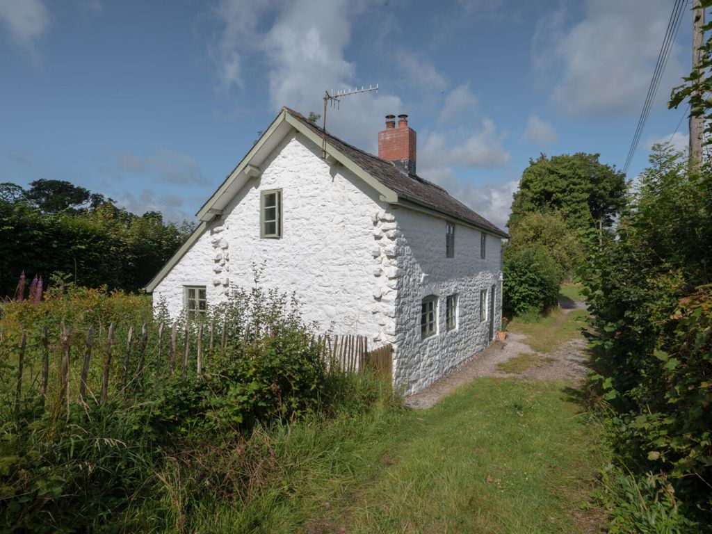 3 bed detached house for sale in Little Harp, Old Radnor, Powys LD8, £460,000