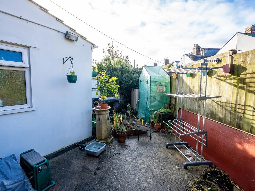 1 bed flat for sale in Romilly Road, Canton, Cardiff CF5, £225,000
