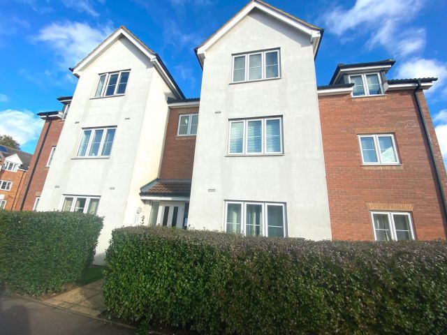 2 bed flat for sale in Underwood House, Gregory Gardens, Northampton NN3, £140,000