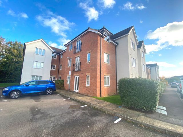 2 bed flat for sale in Underwood House, Gregory Gardens, Northampton NN3, £140,000