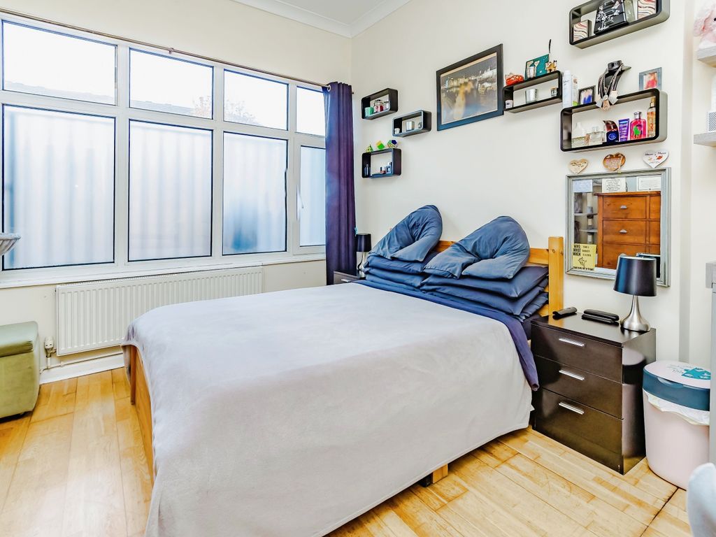 1 bed flat for sale in Croydon Road, Beckenham BR3, £260,000