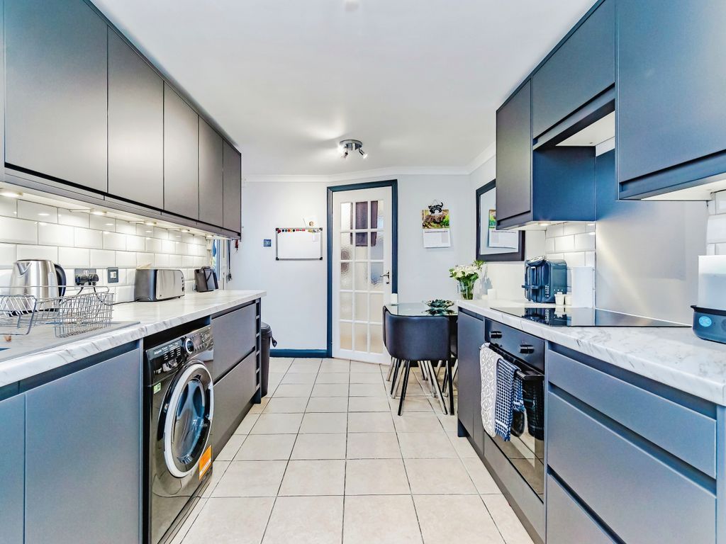 1 bed flat for sale in Croydon Road, Beckenham BR3, £260,000