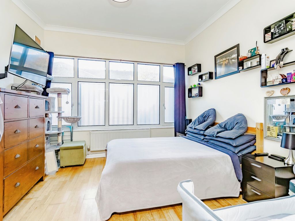 1 bed flat for sale in Croydon Road, Beckenham BR3, £260,000