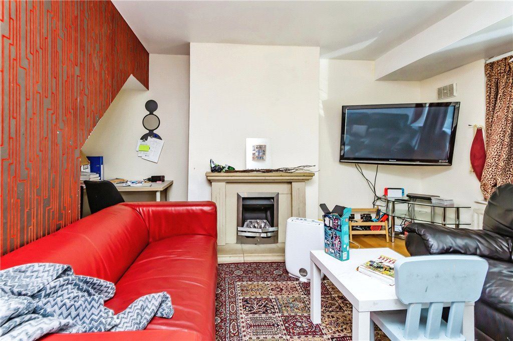 3 bed maisonette for sale in Dean Road, Croydon CR0, £300,000