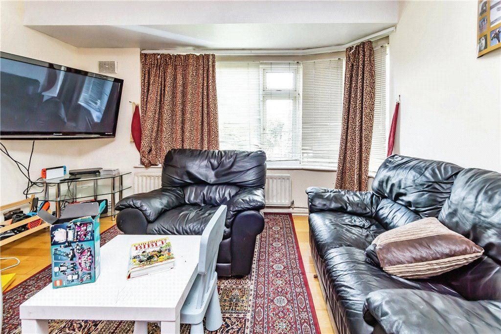 3 bed maisonette for sale in Dean Road, Croydon CR0, £300,000