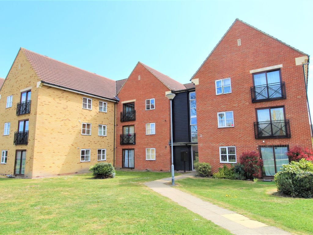 2 bed flat to rent in Flat, Nightingale Court, Fleming Road, Chafford Hundred, Grays RM16, £1,450 pcm