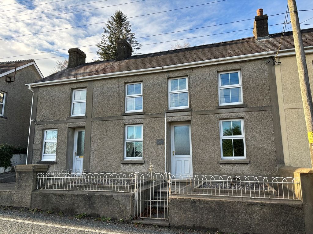 3 bed end terrace house for sale in Alltyblacca, Llanybydder SA40, £135,000