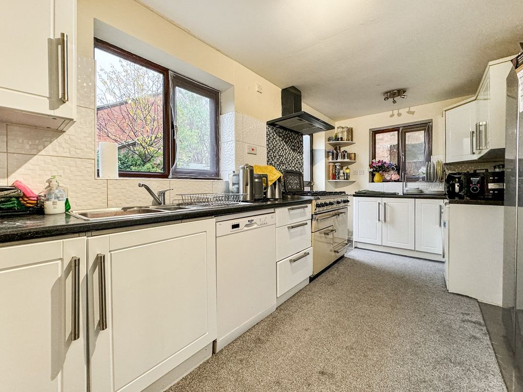 4 bed detached house for sale in Bancroft Place, Calcot, Reading RG31, £550,000