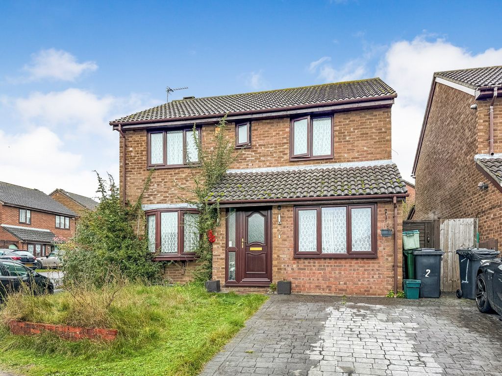 4 bed detached house for sale in Bancroft Place, Calcot, Reading RG31, £550,000