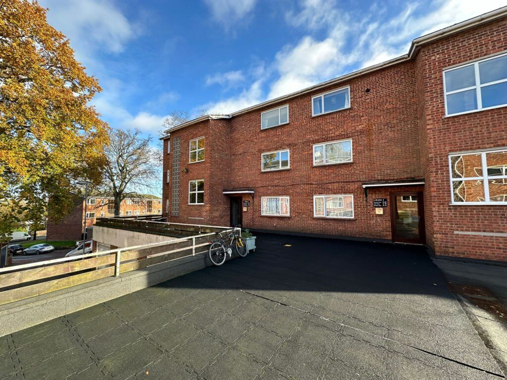 2 bed flat for sale in Dell Crescent, Norwich NR5, £130,000