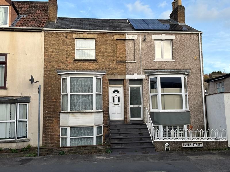 3 bed terraced house for sale in Silver Street, Taunton TA1, £150,000