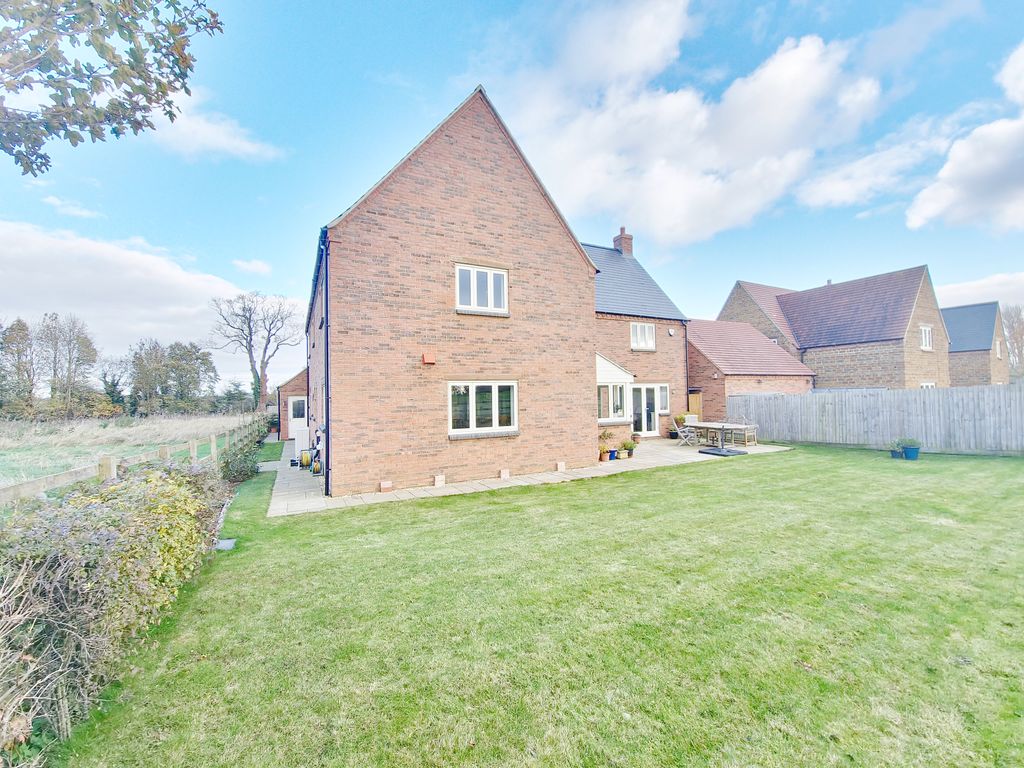 5 bed detached house for sale in Hutts Close, Banbury Lane, Byfield, Daventry NN11, £925,000