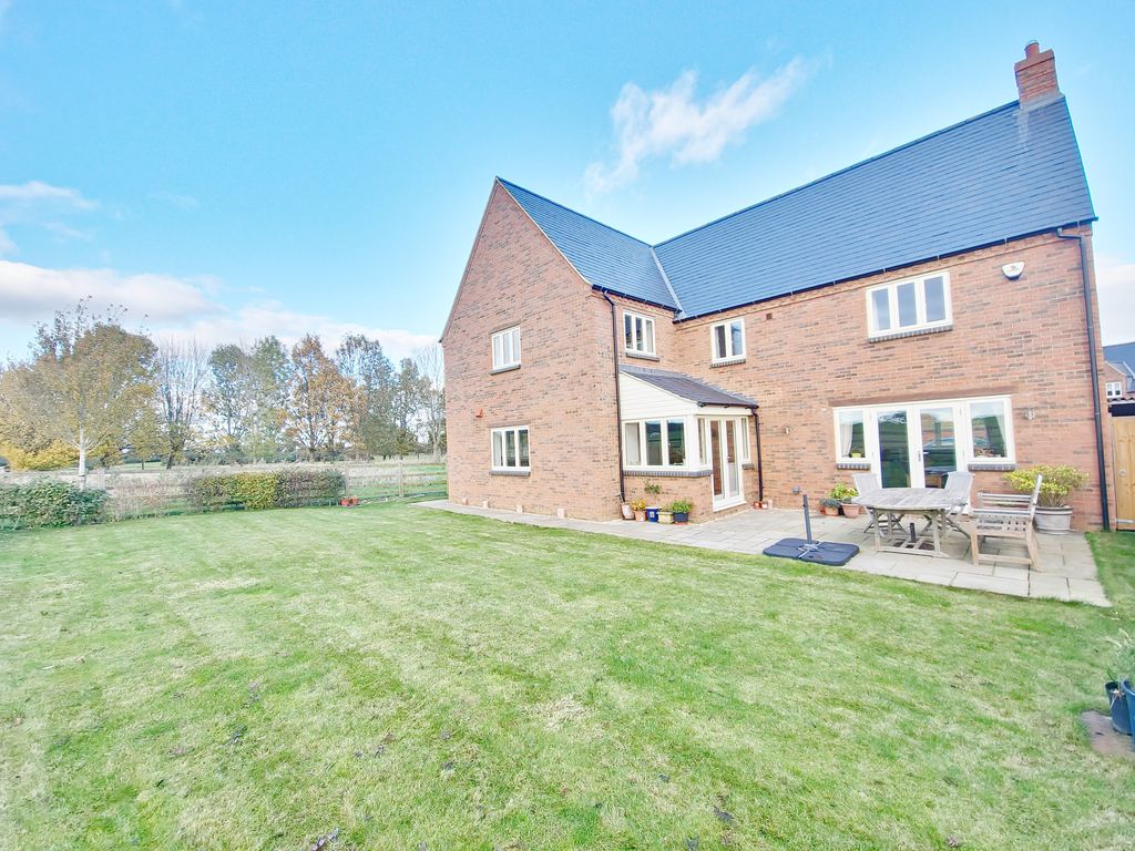 5 bed detached house for sale in Hutts Close, Banbury Lane, Byfield, Daventry NN11, £925,000