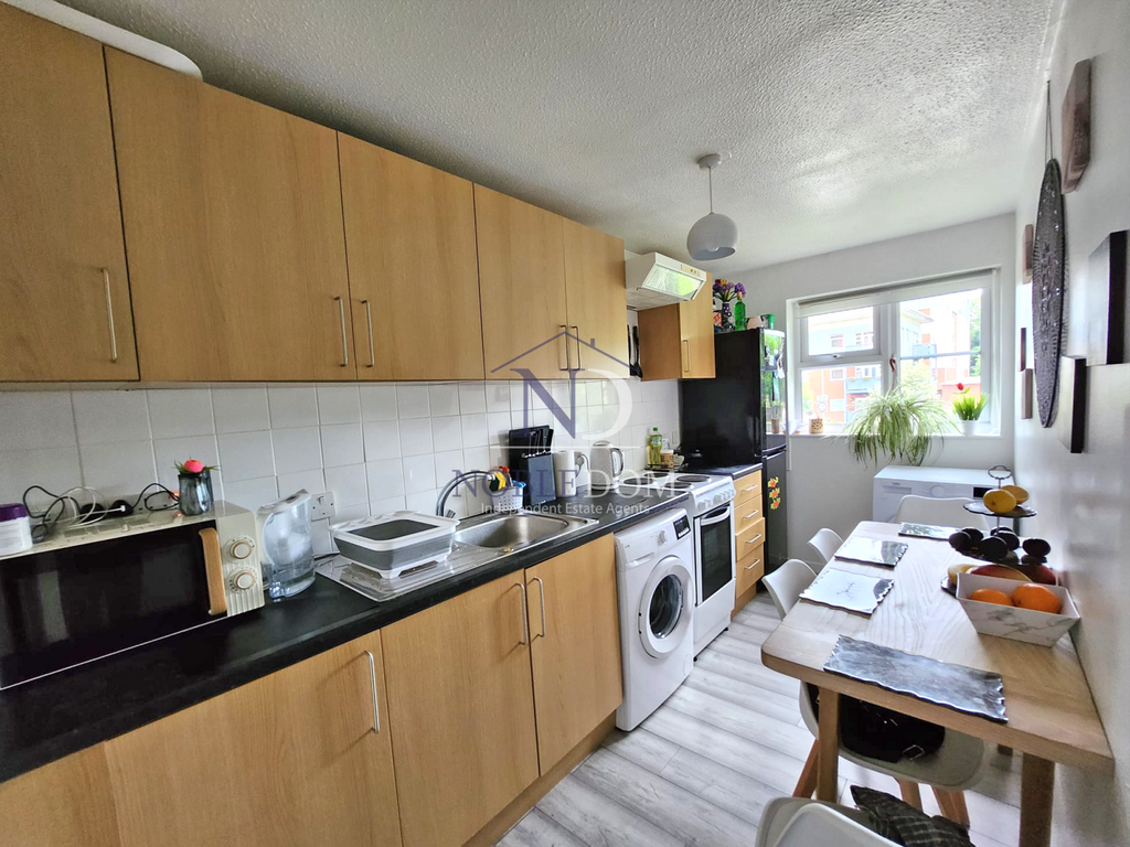 1 bed flat for sale in Tavistock Road, West Drayton UB7, £230,000