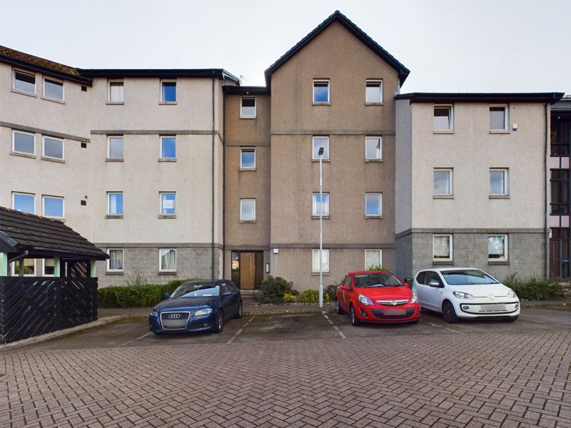 2 bed flat for sale in Picktillum Place, Aberdeen AB25, £80,000