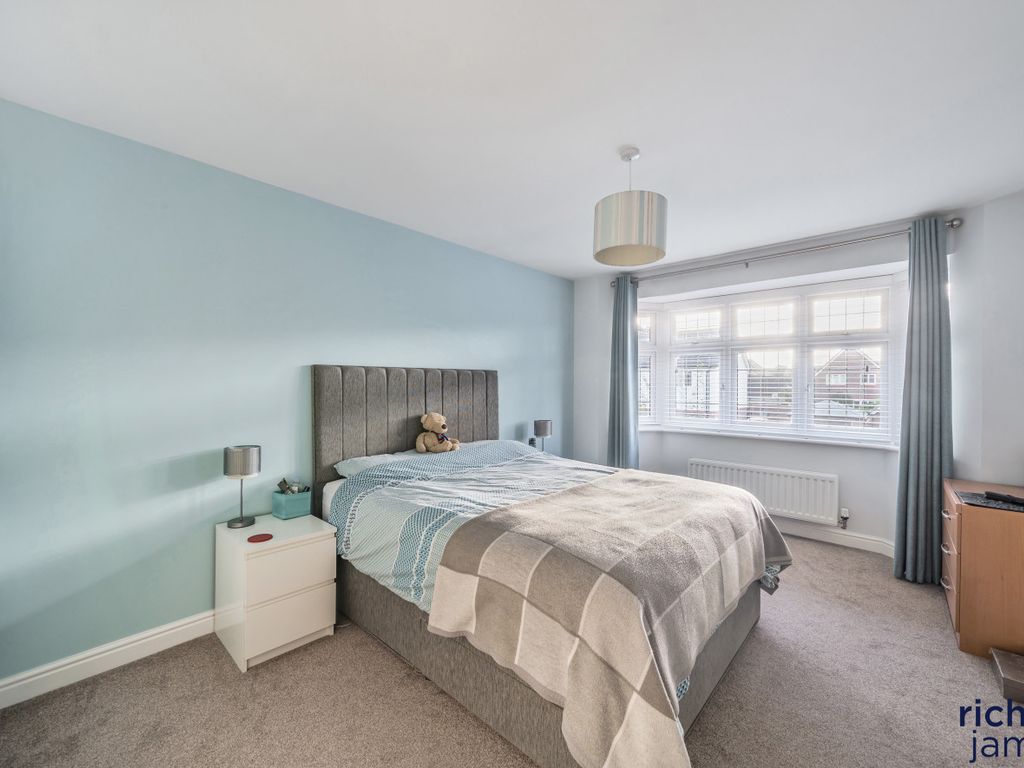 4 bed detached house for sale in Biddestone Avenue, Coate, Swindon SN3, £425,000