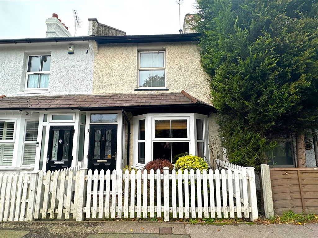 2 bed detached house for sale in Barnet Road, Arkley, Herts EN5, £490,000