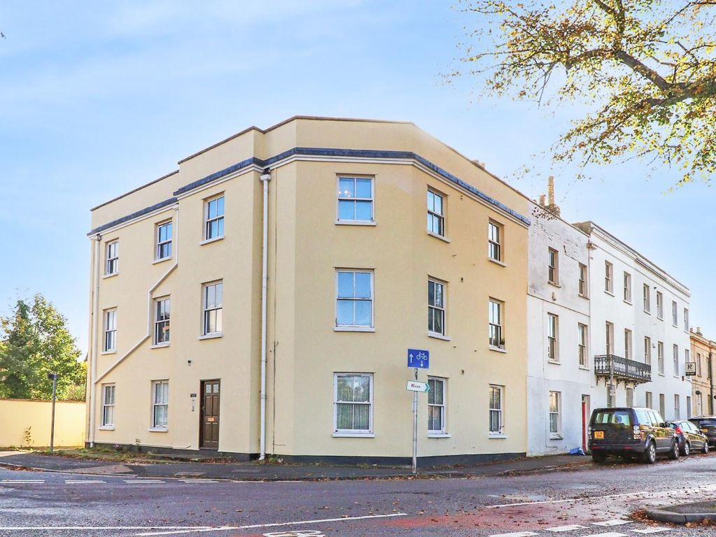 1 bed flat for sale in Keynsham Road, Cheltenham GL53, £169,000