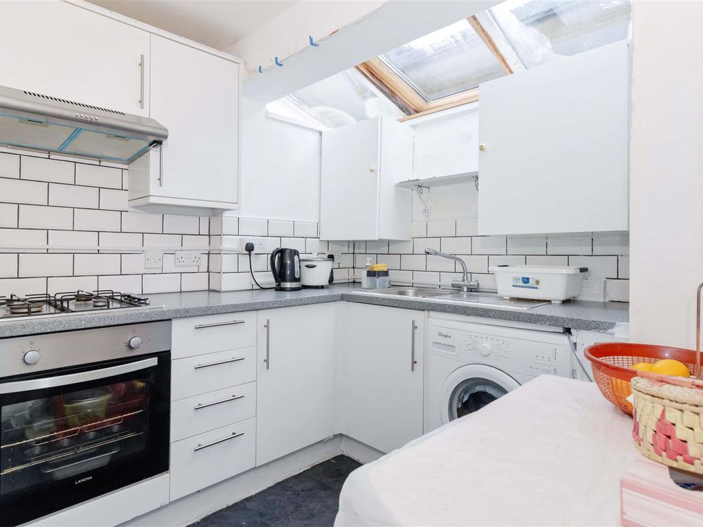 2 bed property for sale in Freehold Terrace, Brighton BN2, £340,000