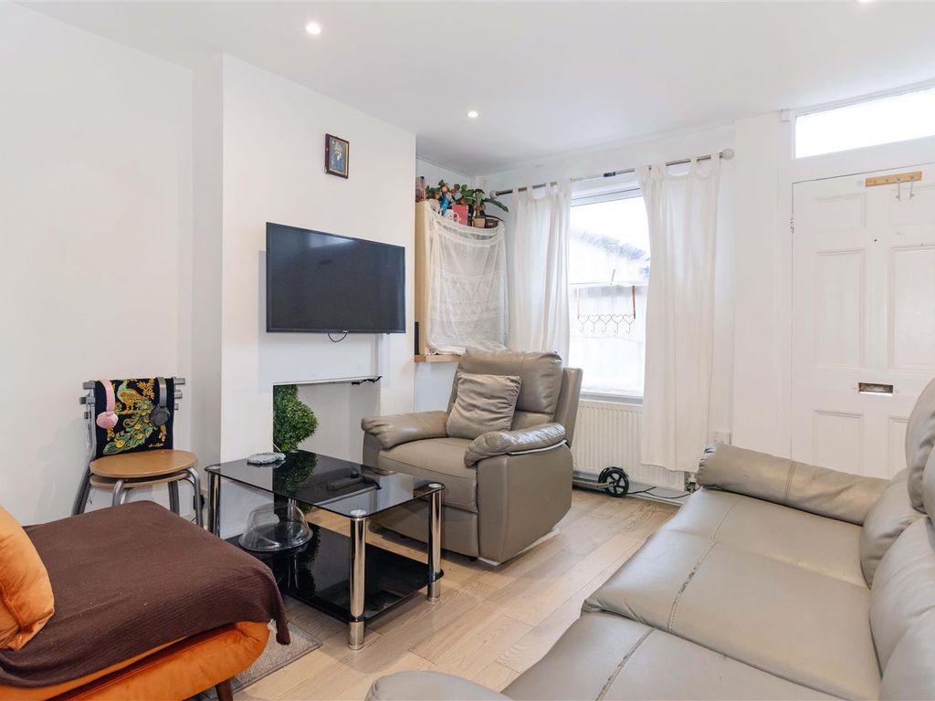 2 bed property for sale in Freehold Terrace, Brighton BN2, £340,000
