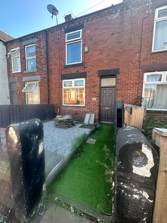 2 bed terraced house to rent in Old Road, Ashton WN4, £750 pcm