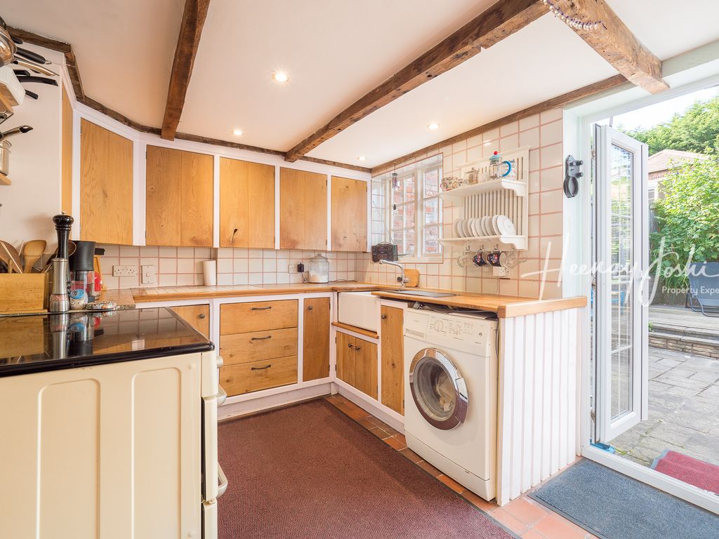 2 bed cottage for sale in The Bank, Coventry CV8, £325,000
