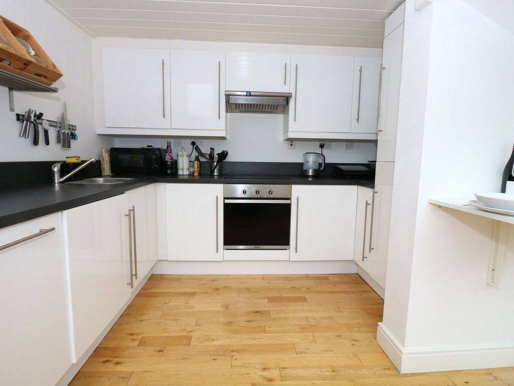 2 bed flat for sale in Lee Street, Leicester, Leicestershire LE1, £75,000