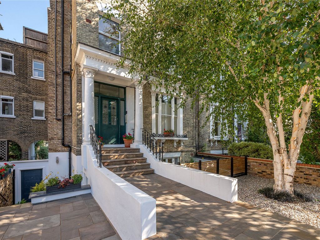 2 bed flat for sale in King Henrys Road, Primrose Hill, London NW3, £775,000