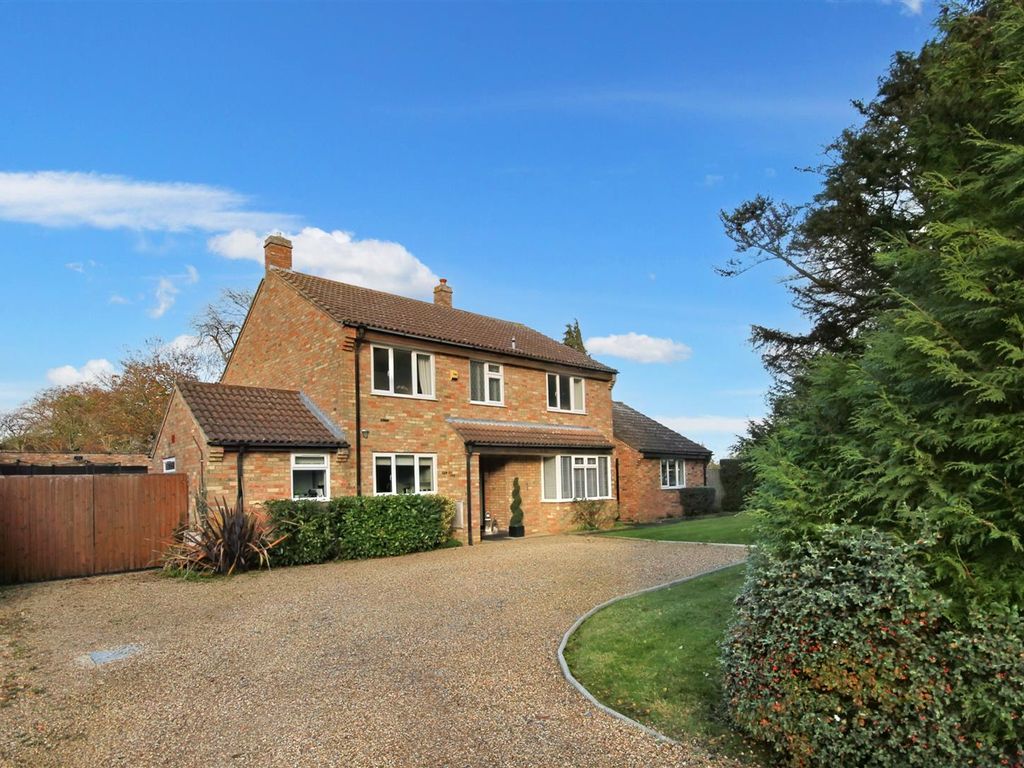 4 bed detached house for sale in Woodlands Close, Cople, Bedford MK44, £775,000