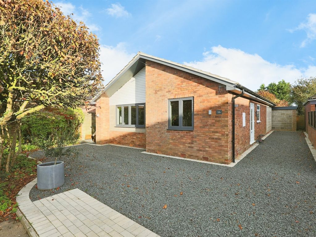 2 bed detached bungalow for sale in Saxon Close, Clifton-On-Teme, Worcester WR6, £350,000