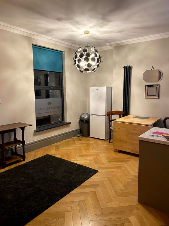 1 bed flat to rent in University Street, Belfast BT7, £750 pcm