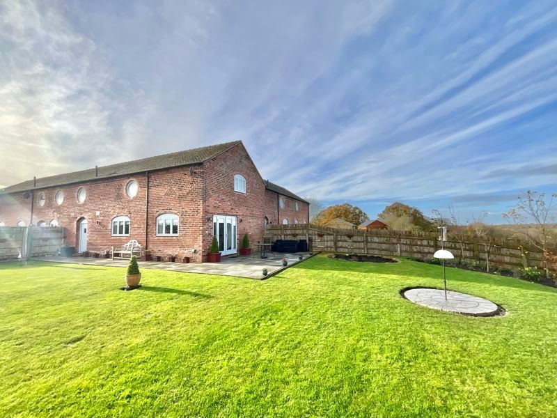 3 bed barn conversion for sale in Town House Barns, Rushy Lane, Barthomley CW2, £500,000