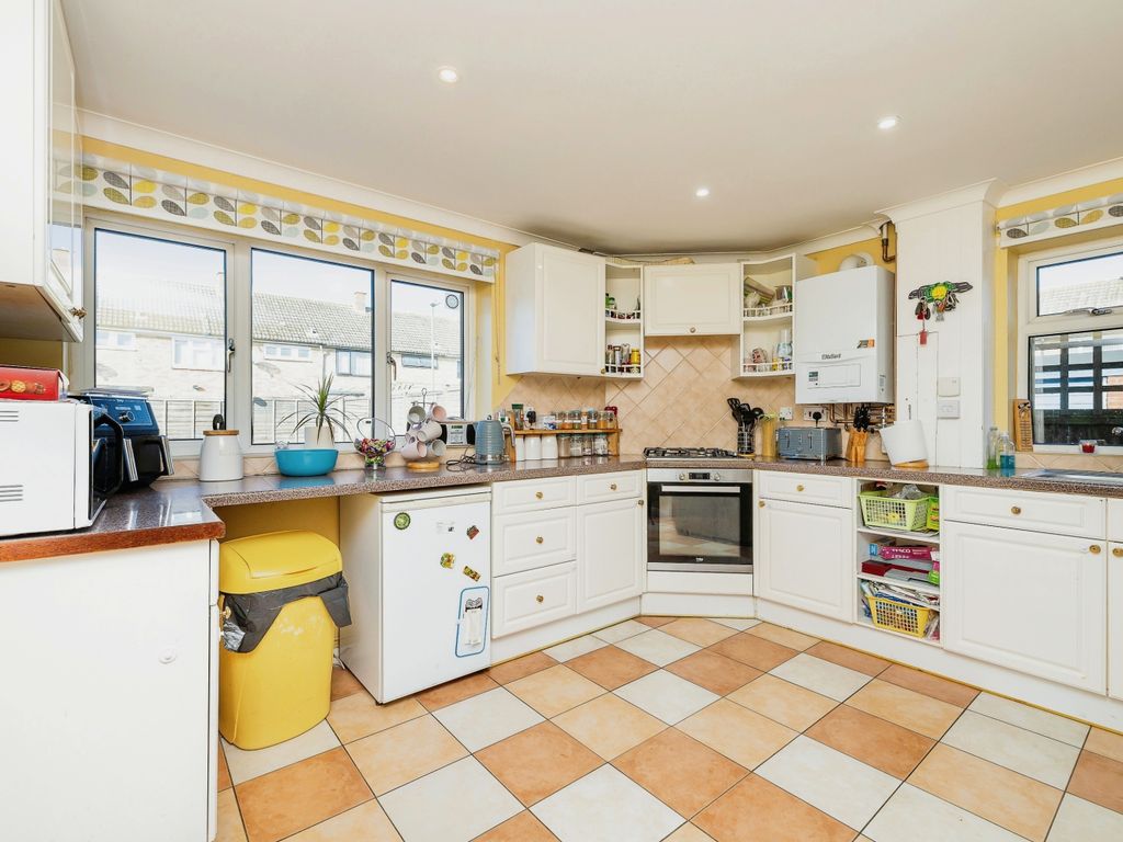 4 bed end terrace house for sale in Ashby Road, Bicester OX26, £375,000