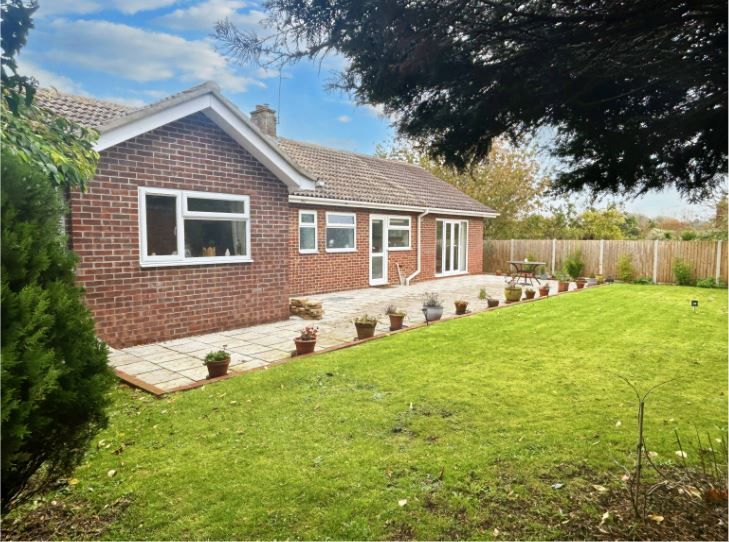 3 bed detached bungalow for sale in Cleaves Drive, Walsingham NR22, £415,000