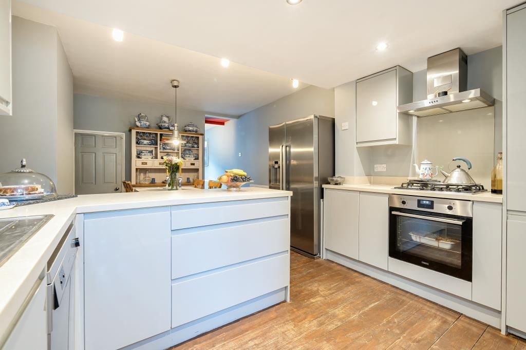 3 bed terraced house for sale in Reading, Berkshire RG2, £375,000
